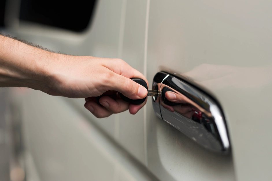 What To Do If Your Car Key Is Stuck in the Door.webp